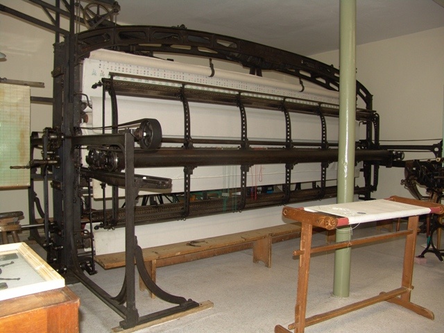 Przemysłowa maszyna do haftowania z lat 1857-1910 - Zdjęcie dzięki uprzejmości: http://moderngermanlace.com
